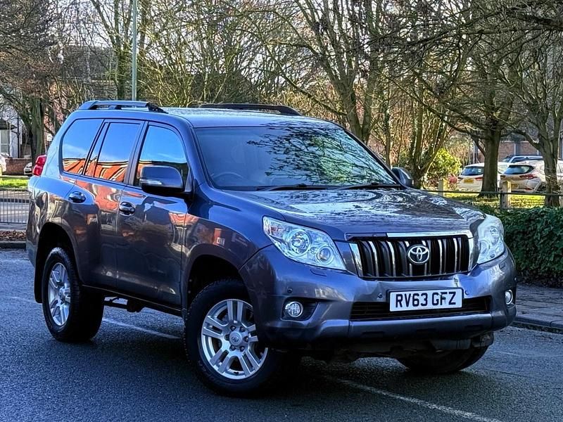 Used Toyota Land Cruiser 190 HP (139 kW) 2013 Grey Estate