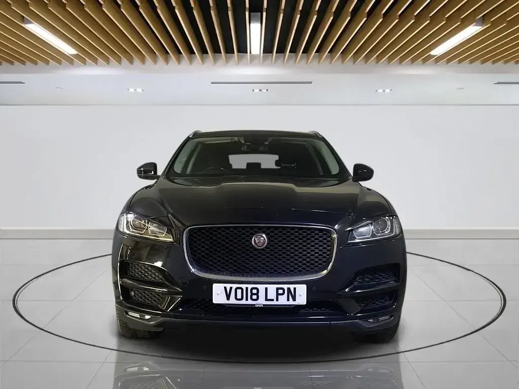 Używany Jaguar F-Pace Prestige 180 KM (132 kW) 2018 Czarny SUV