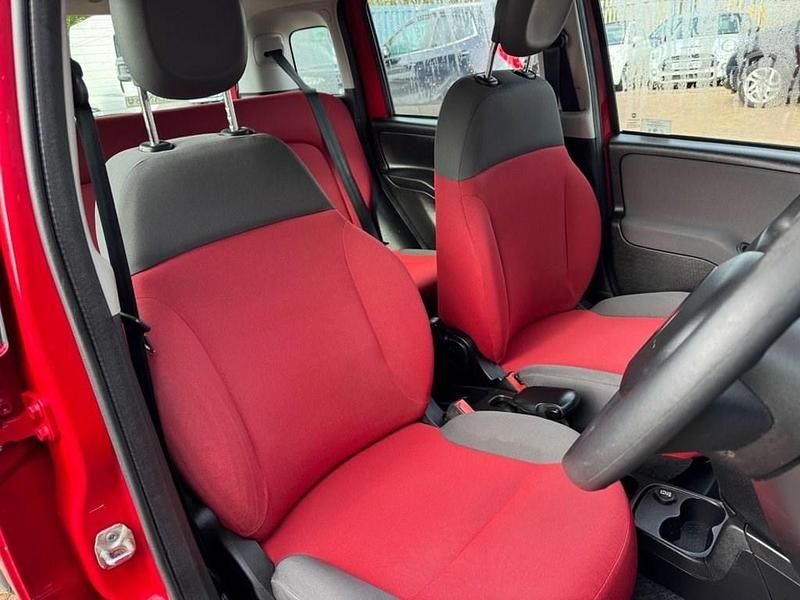 Usado Fiat Panda Pop 69 HP (50 kW) 2012 Vermelho Citadino