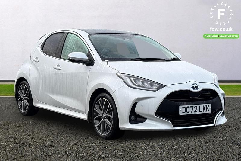 Used Toyota Yaris Hybrid 116 HP (85 kW) 2022 White Hatchback