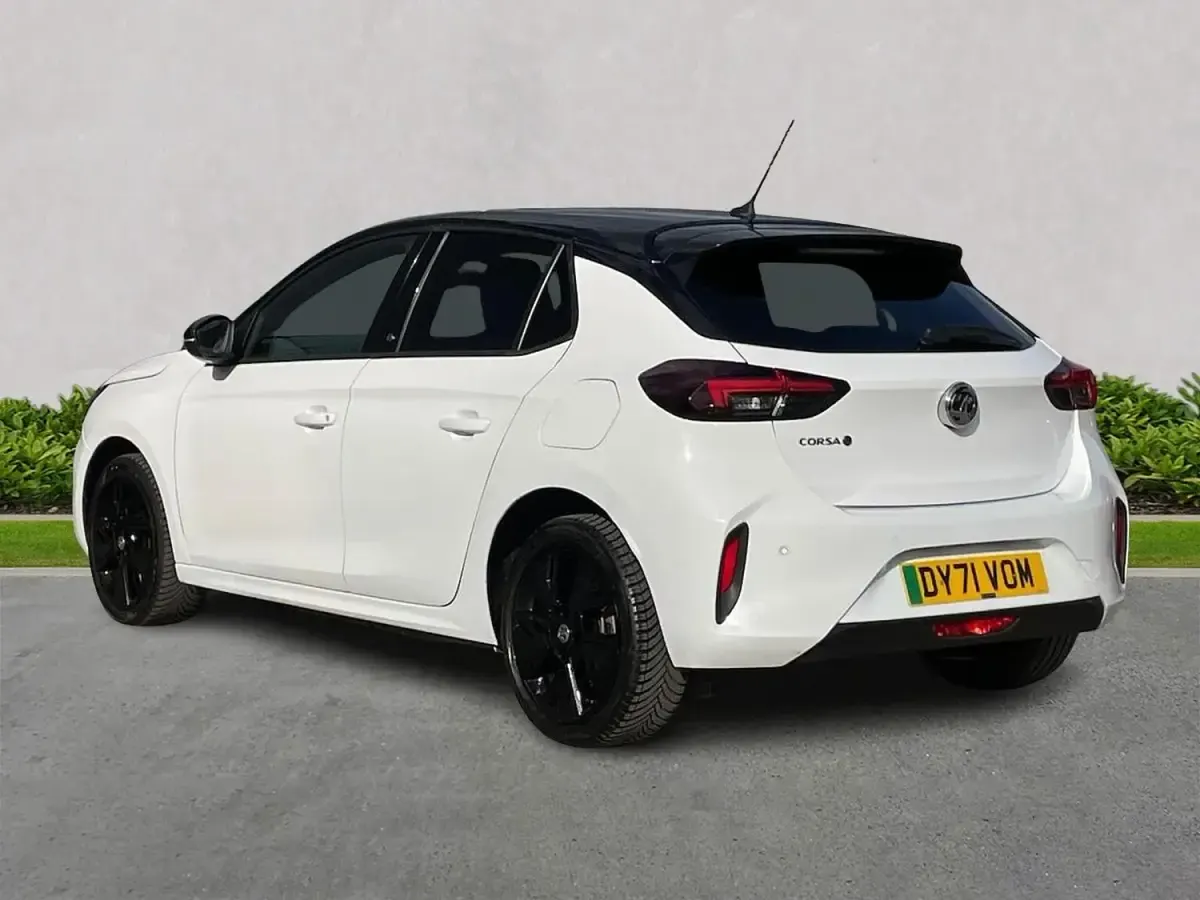 Second-hand Vauxhall Corsa-e SRi 100 kW (136 CP) 2021 Alb Hatchback