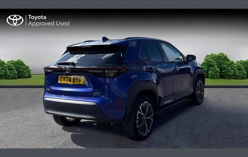 Used Toyota Yaris Cross 113 HP (83 kW) 2024 Blue SUV