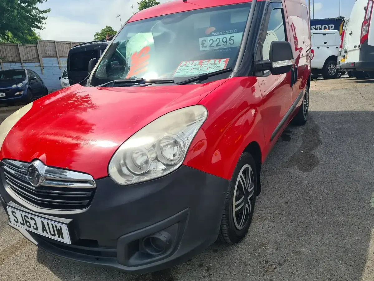 Used Vauxhall Combo 105 HP (77 kW) 2014 Red MPV