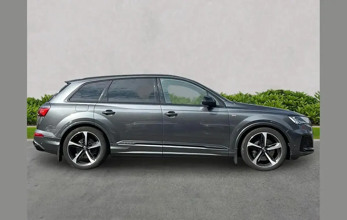 Used Audi Q7 Black Edition 228 HP (167 kW) 2019 Grey SUV