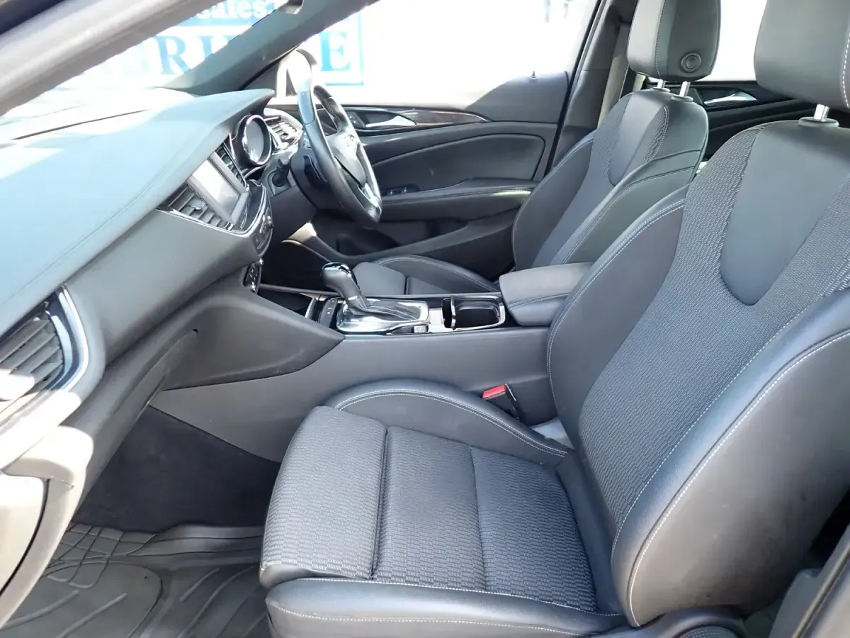 Używany Vauxhall Insignia SRi 165 KM (121 kW) 2019 Czarny Hatchback