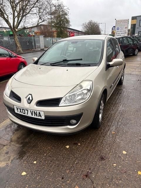 Used Renault Clio II Privilege 111 HP (81 kW) 2007 Gold Hatchback