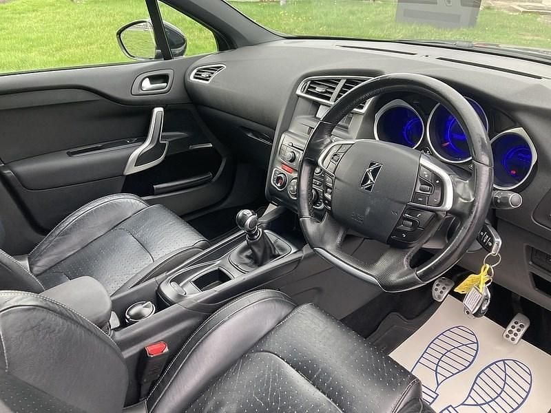 Usado Citroën DS4 160 HP (117 kW) 2014 Preto Citadino