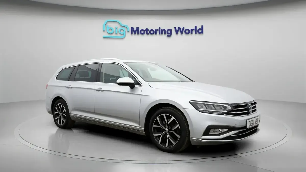 Usado VW Passat SEL 2021 Prateado Carrinha