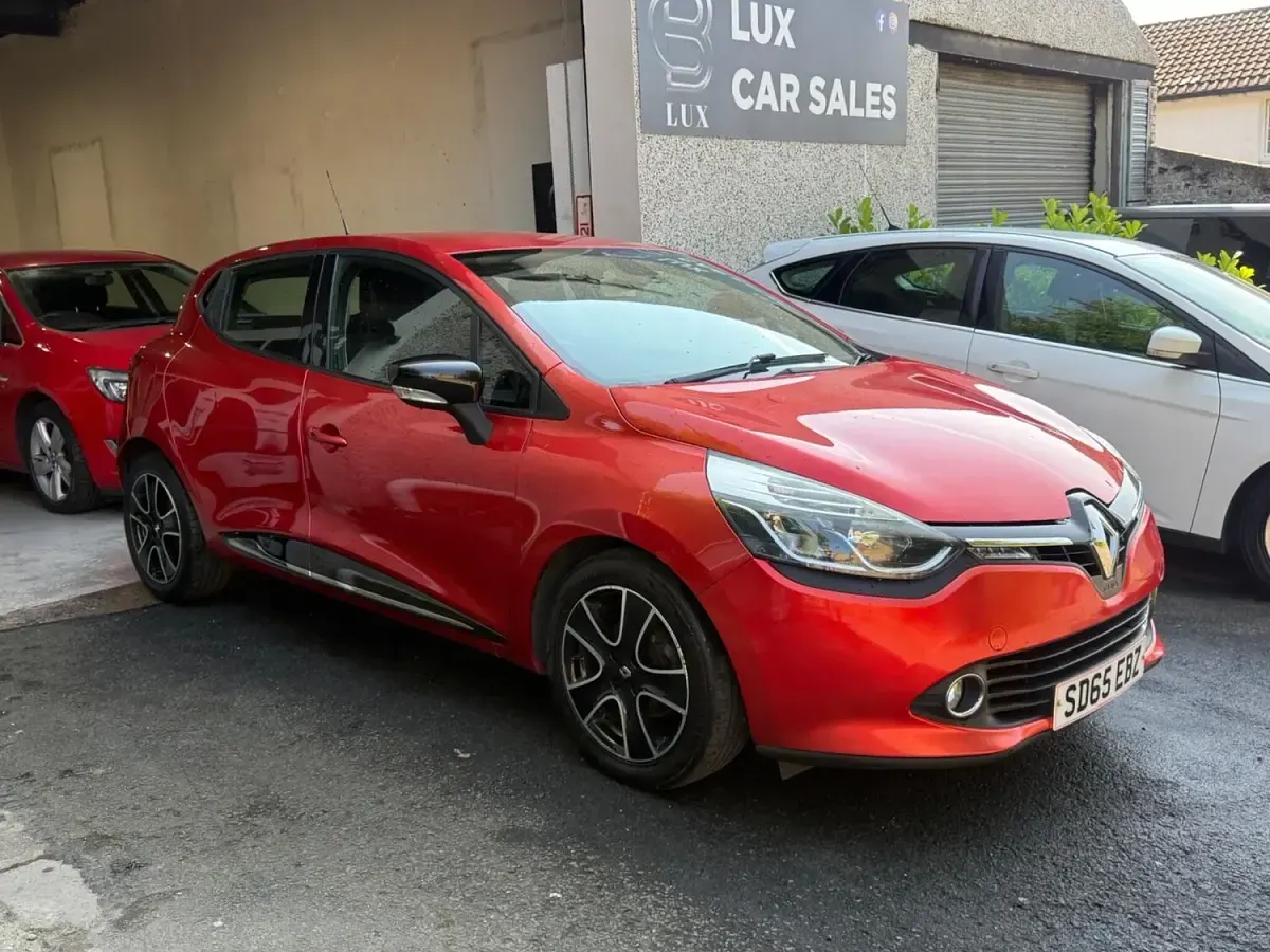 Used Renault Clio Dynamique 75 HP (55 kW) 2015 Red Hatchback