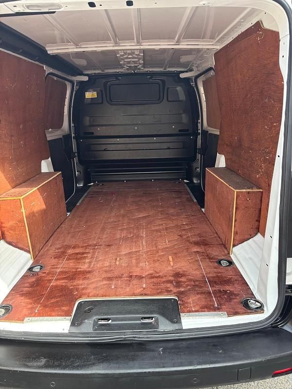 Used Vauxhall Vivaro S 100 HP (73 kW) 2020 White MPV