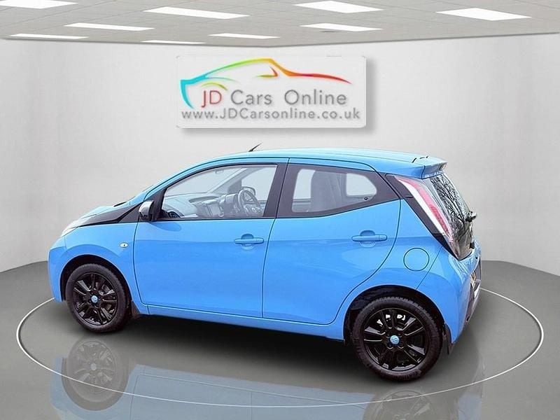 Used Toyota Aygo X-cite 69 HP (50 kW) 2016 Blue Hatchback