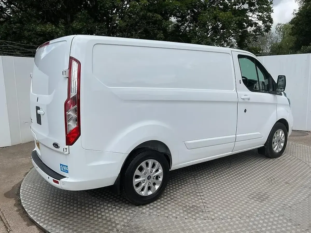 Used Ford Transit Custom Limited 130 HP (95 kW) 2021 White Van