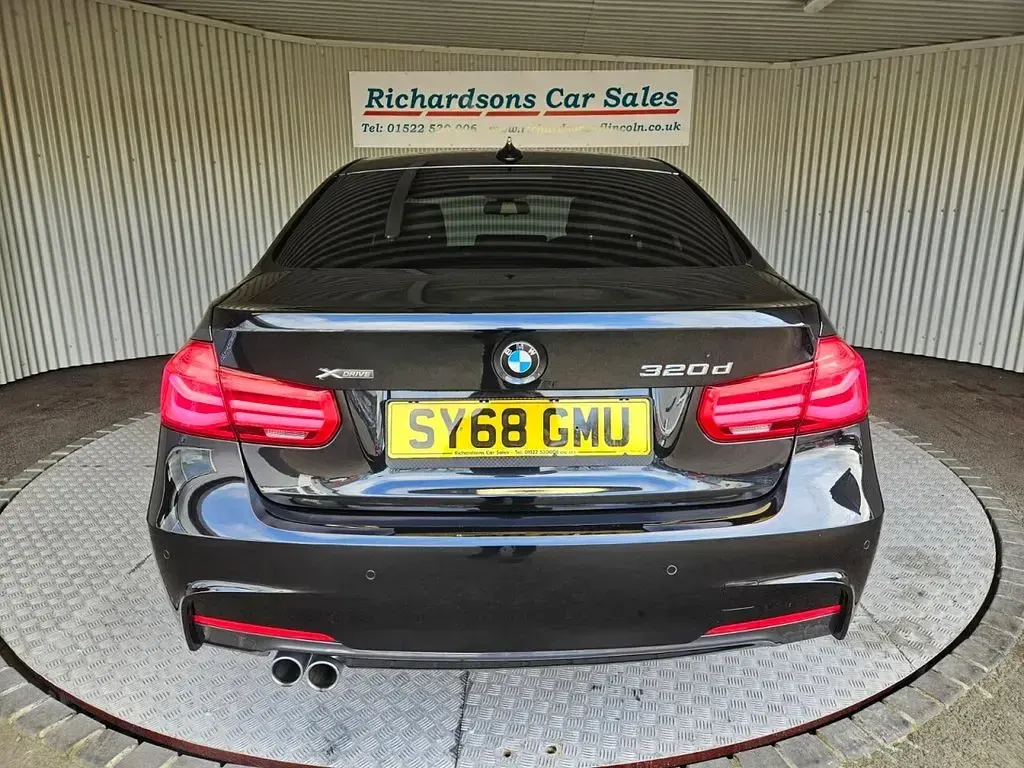 Begagnad BMW 320 M Sport 190 HK (139 kW) 2018 Svart Sedan