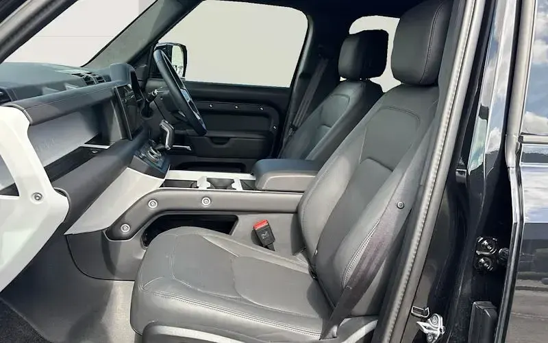 Used Land Rover Defender HSE Dynamic 349 HP (256 kW) 2025 Other SUV