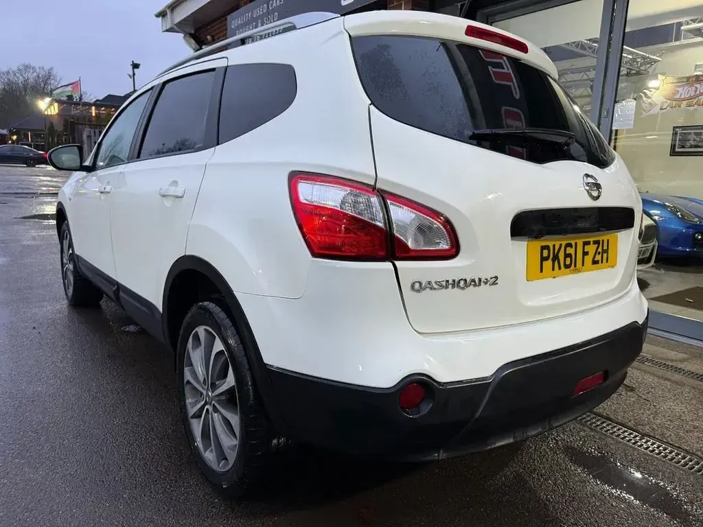 Used Nissan Qashqai +2 Tekna 117 HP (86 kW) 2011 White SUV