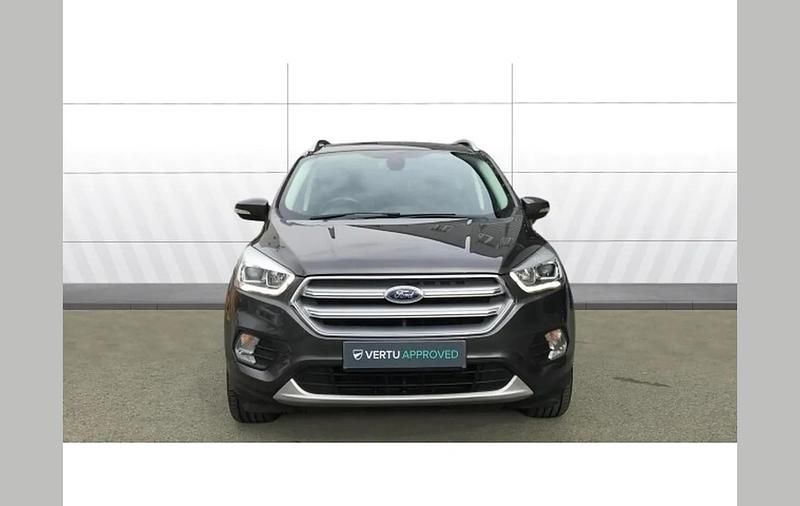 Begagnad Ford Kuga Titanium 180 HK (132 kW) 2019 Grå SUV