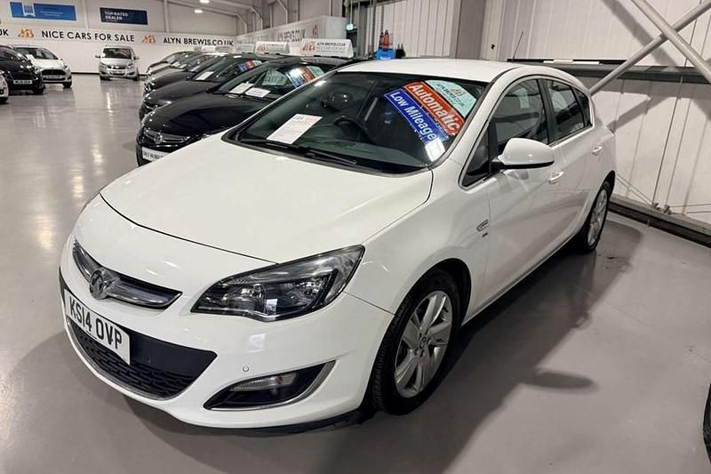 Used Vauxhall Astra SRi 115 HP (84 kW) 2014 White Hatchback