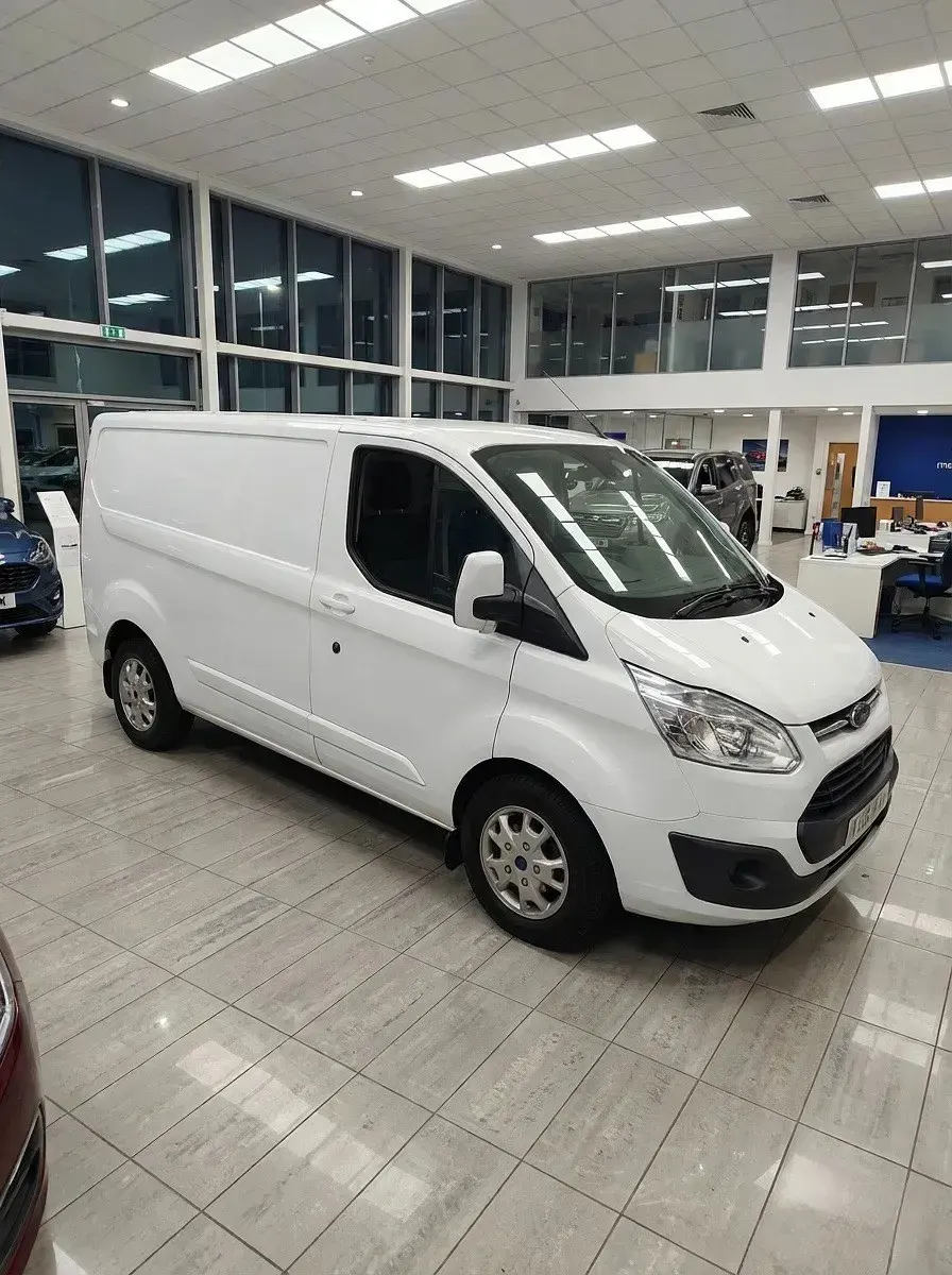Begagnad Ford Transit Custom Limited 125 HK (91 kW) 2015 Vit Van