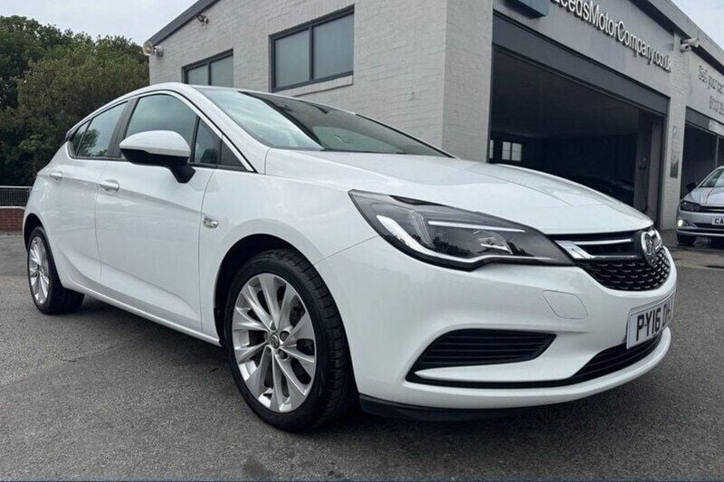White Used 2016 Vauxhall Astra Hatchback | £8,695 (Fair price) - Image 1/1