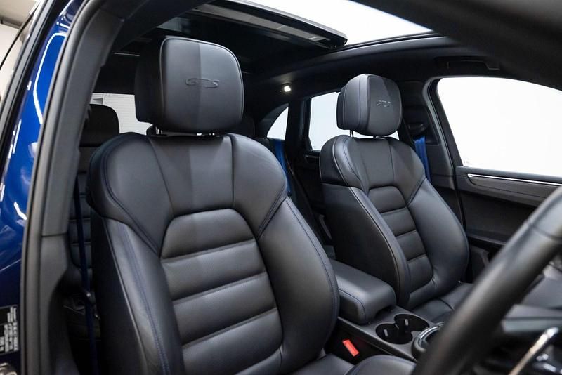 Used Porsche Macan 440 HP (323 kW) 2023 Blue SUV