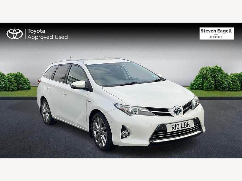White Used 2013 Toyota Auris Hybrid Estate | £10,405 (Fair price) - Image 1/3