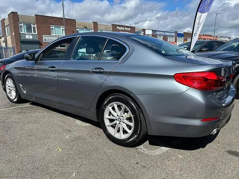 Begagnad BMW 520 Comfort Edition 190 HK (139 kW) 2018 Blå Sedan