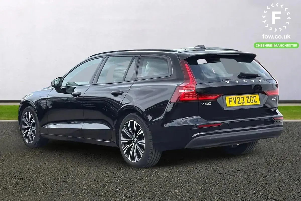 Second-hand Volvo V60 Core 2023 Negru Break