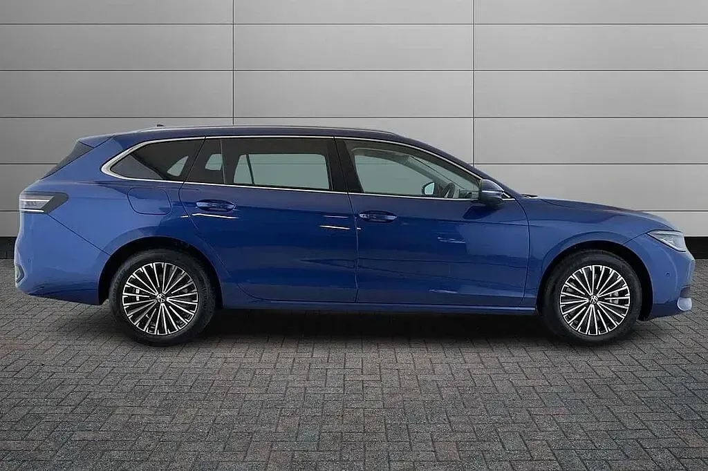 New VW Passat Elegance 204 HP (150 kW) 2026 Blue Estate