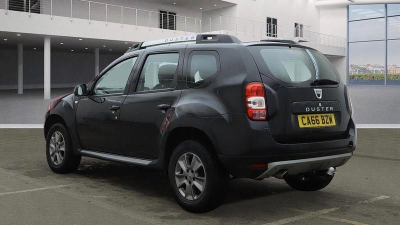 Used Dacia Duster Lauréate 110 HP (80 kW) 2016 Black SUV