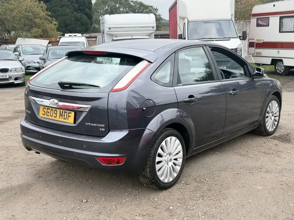 Usado Ford Focus Titanium 2009 Cinzento Citadino