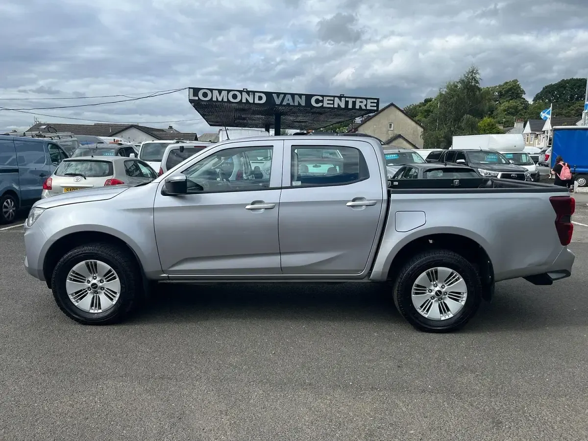 Used Isuzu D-Max 163 HP (119 kW) 2021 Silver Pickup