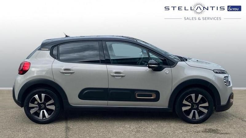 Used Citroën C3 PureTech 82 HP (60 kW) 2022 Red Hatchback