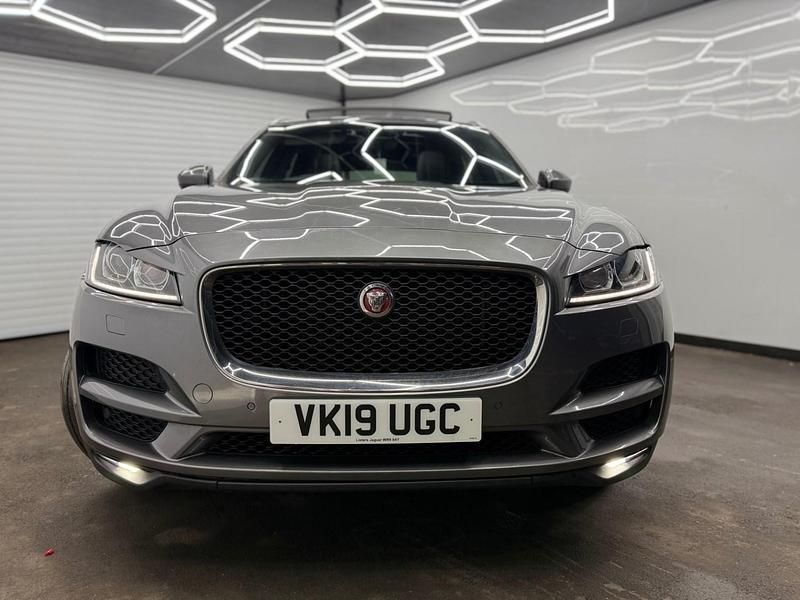 Usado Jaguar F-Pace Portfolio 180 HP (132 kW) 2019 Cinzento SUV