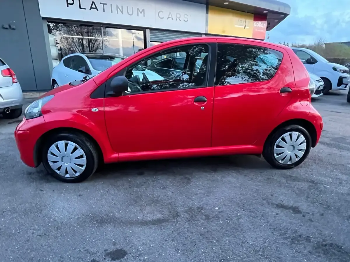 Used Toyota Aygo 67 HP (49 kW) 2009 Red Hatchback