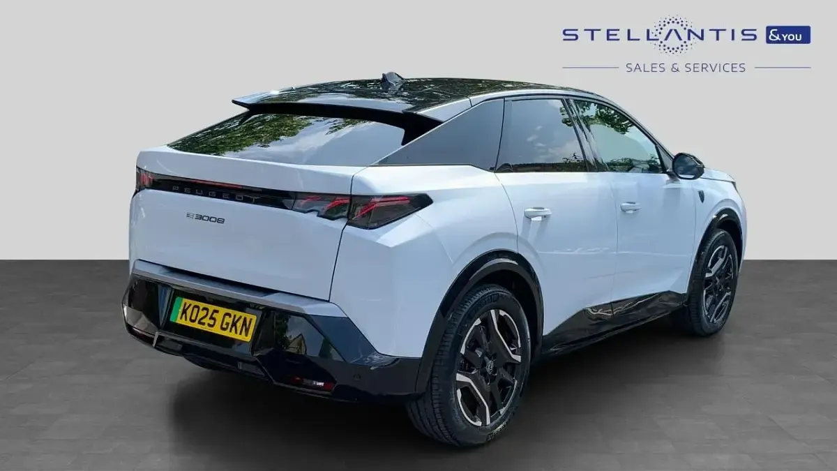 Used Peugeot e-3008 GT 152 kW (207 HP) 2025 White SUV