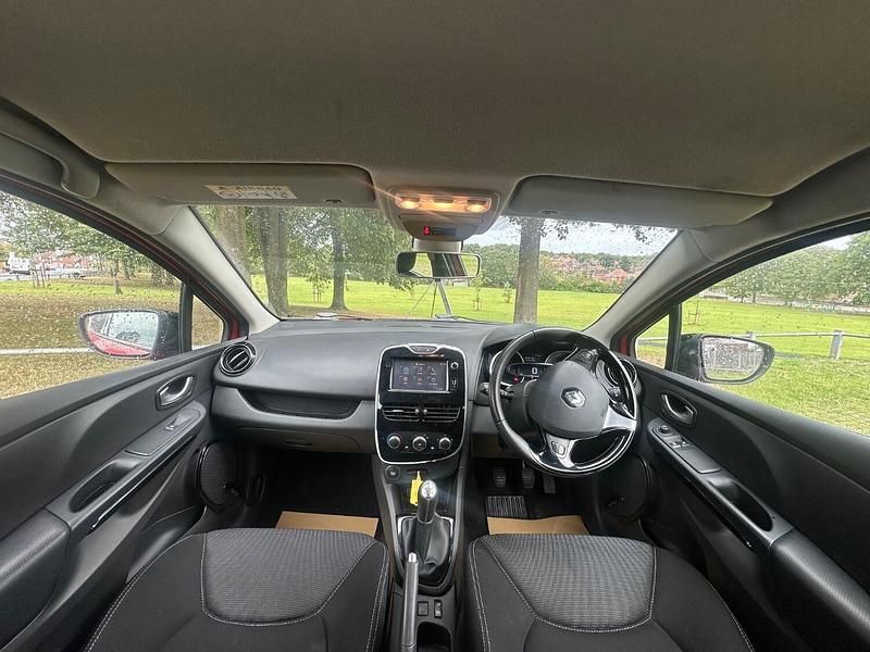 Used Renault Clio IV Dynamique 90 HP (66 kW) 2015 Red Hatchback