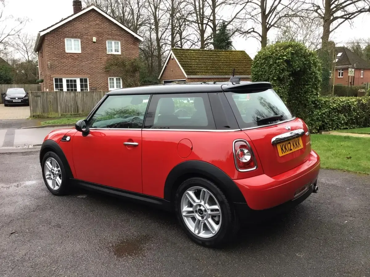 Usado Mini Cooper Hatch 2012 Rojo Utilitario