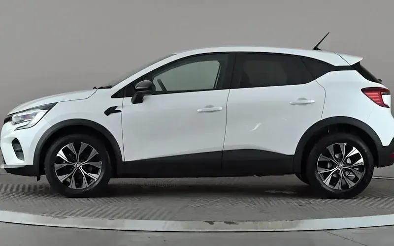 Used Renault Captur Evolution 91 HP (66 kW) 2023 White SUV