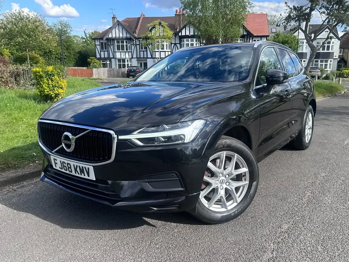 Used Volvo XC60 Momentum 250 HP (183 kW) 2018 Black SUV