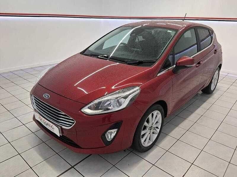 Used Ford Fiesta Titanium 100 HP (73 kW) 2018 Red Hatchback