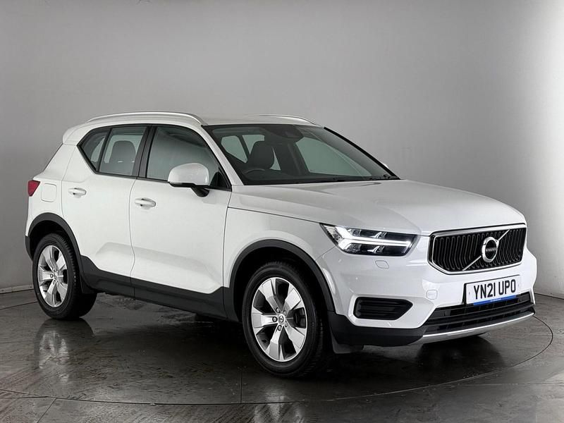 White Used 2021 Volvo XC40 Momentum SUV | £17,950 (Fair price) - Image 1/4