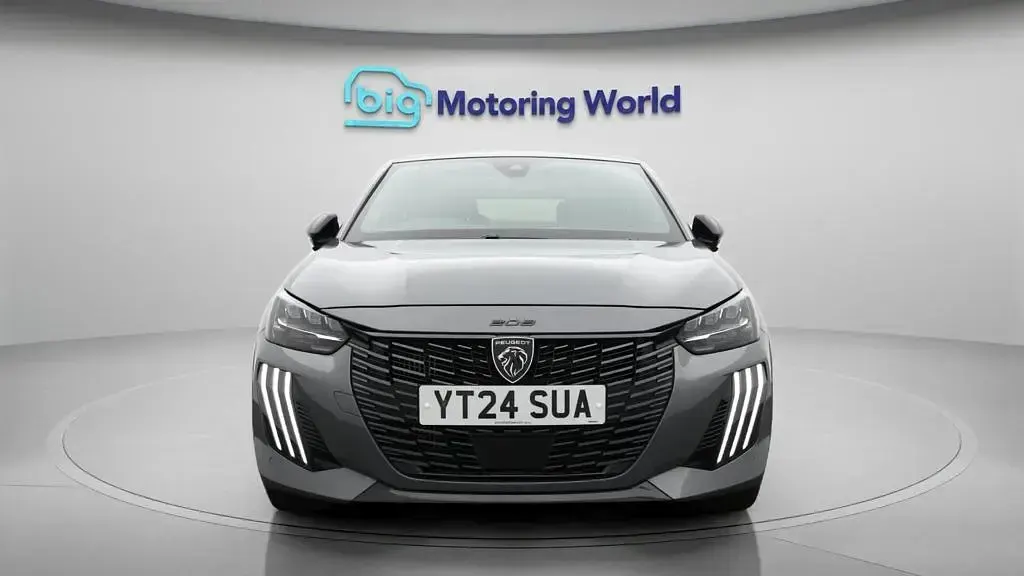 Używany Peugeot 208 GT 100 KM (73 kW) 2024 Szary Hatchback