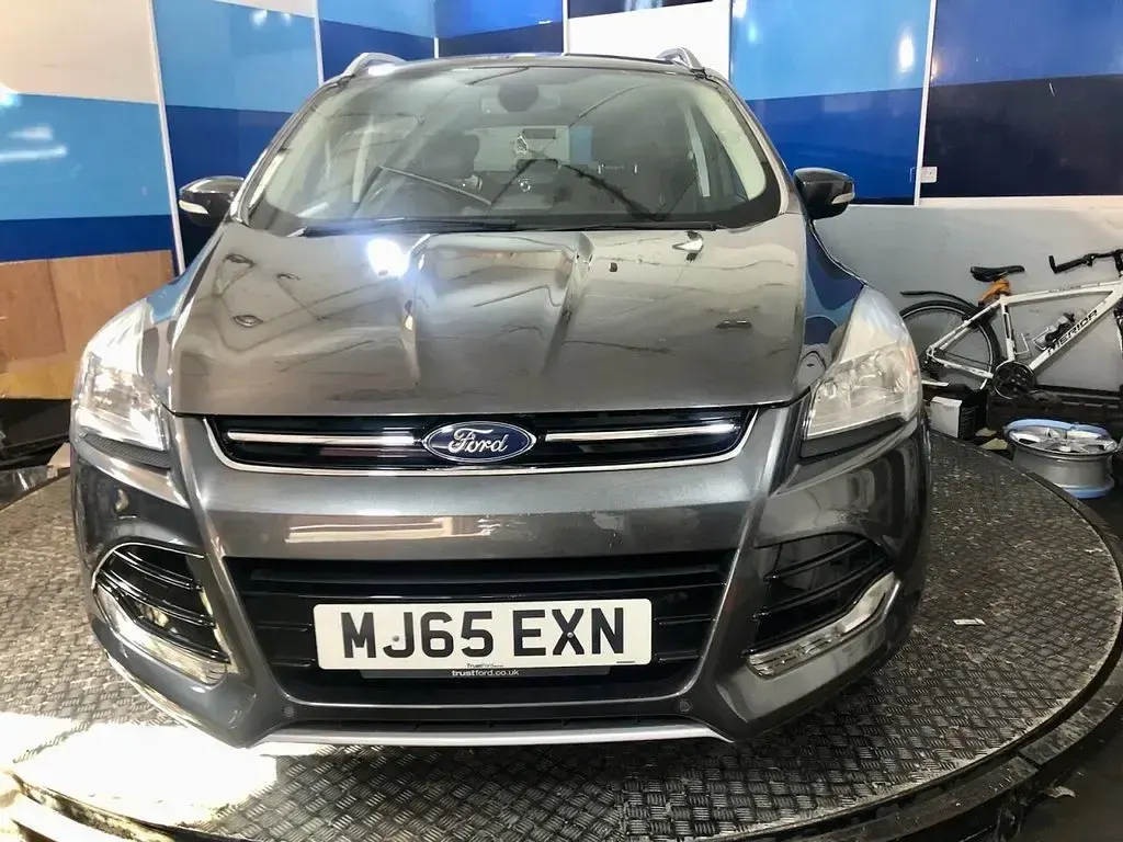 Usado Ford Kuga Titanium 150 HP (110 kW) 2015 Cinzento SUV