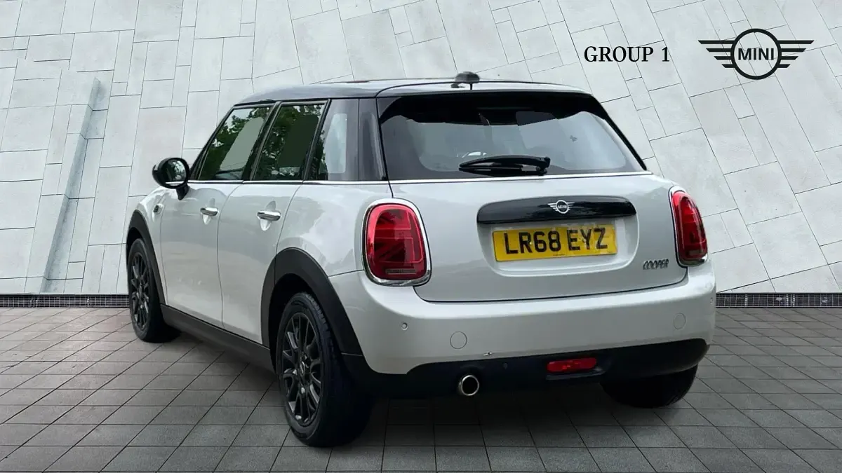 Używany Mini Cooper Hatch 134 KM (98 kW) 2018 Srebrny Hatchback