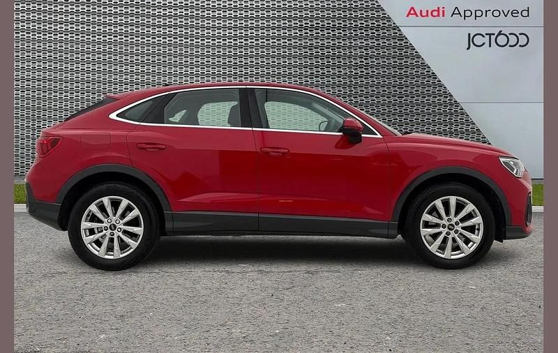 Używany Audi Q3 Sport 150 KM (110 kW) 2022 Czerwony SUV