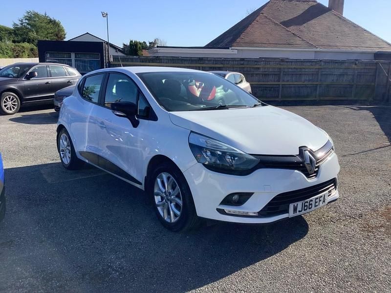 Used Renault Clio IV Play 2017 White Hatchback