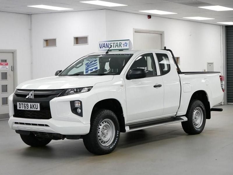 White Used 2020 Mitsubishi L200 Pickup | £16,489 (Good price) - Image 1/4