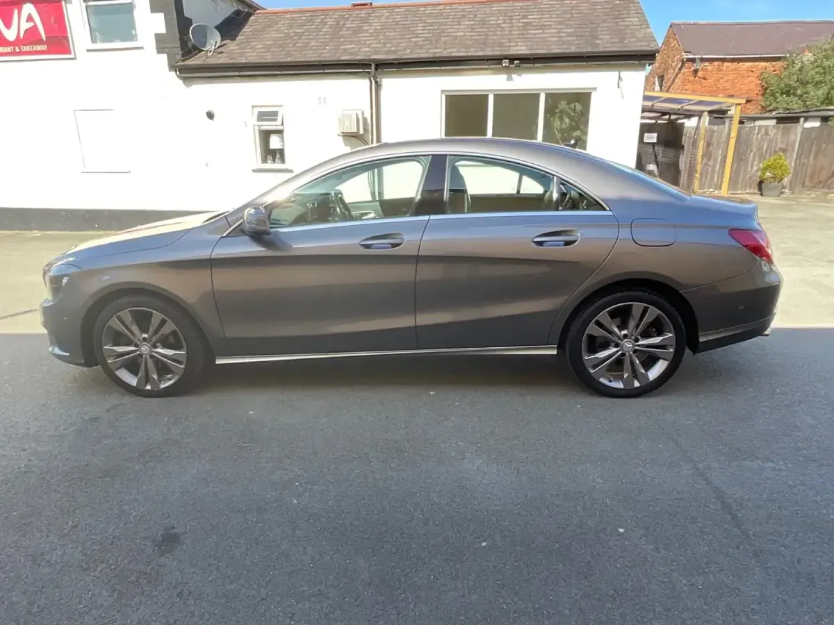 Usado Mercedes CLA220 177 HP (130 kW) 2015 Cinzento Sedan