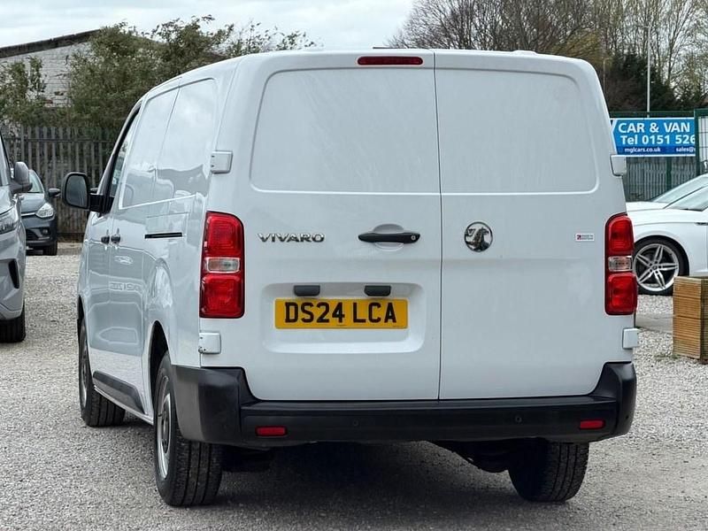 Second-hand Vauxhall Vivaro 150 CP (110 kW) 2024 Alb Monovolum