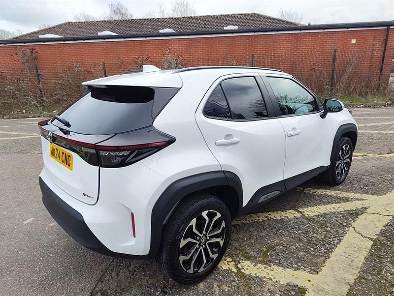 Used Toyota Yaris Hybrid Design 2024 White Hatchback